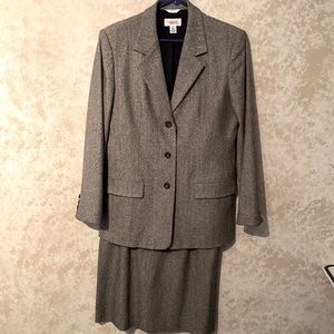 Talbots Silk and wool blend herringbone business suit/jacket 8/skirt 6